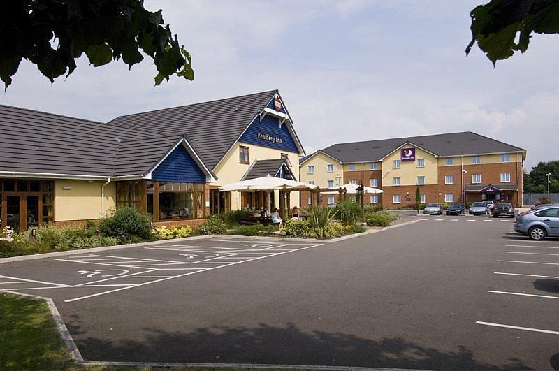 Premier Inn Swindon Central Exterior foto