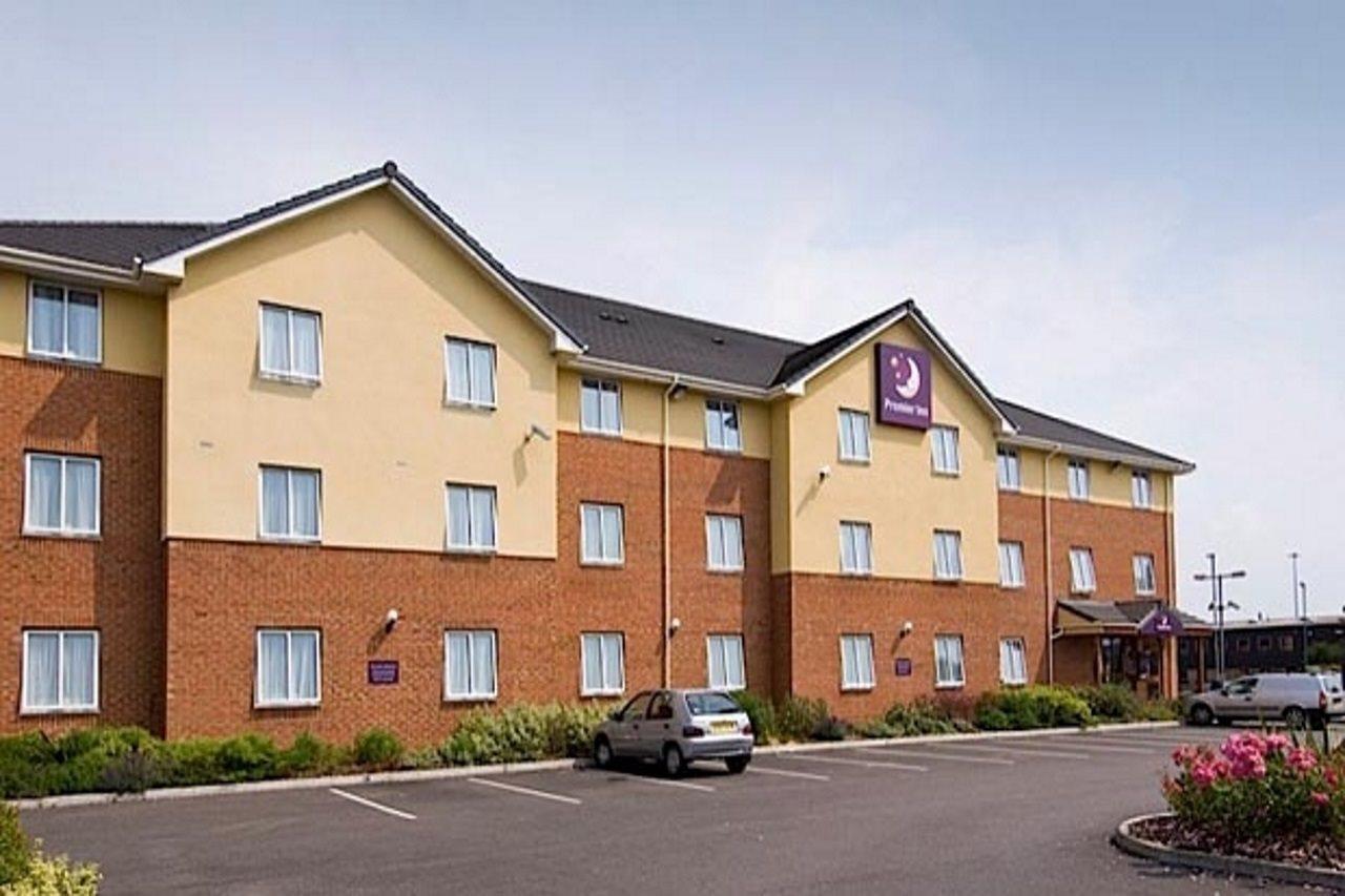 Premier Inn Swindon Central Exterior foto